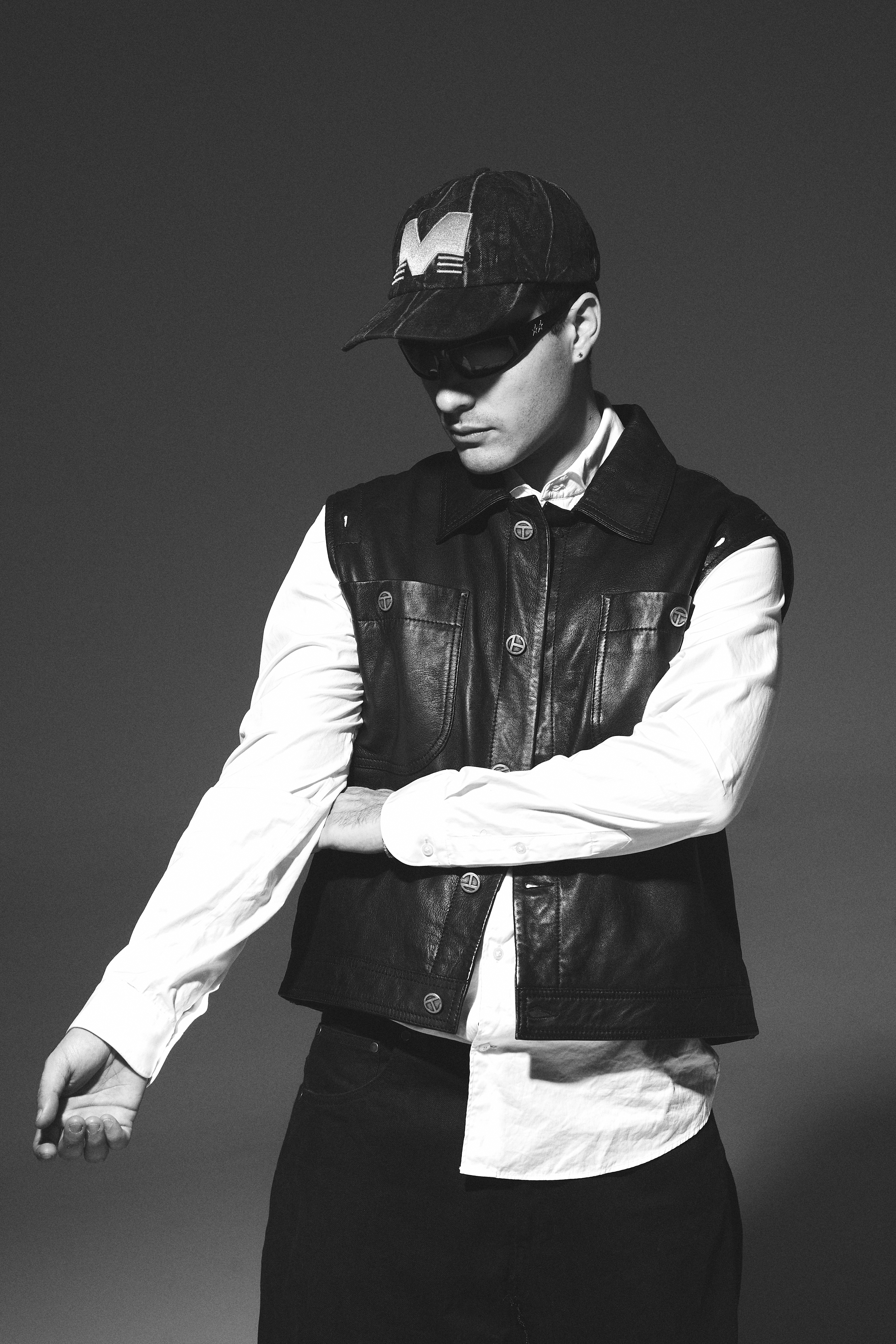 Magna · B&W 09